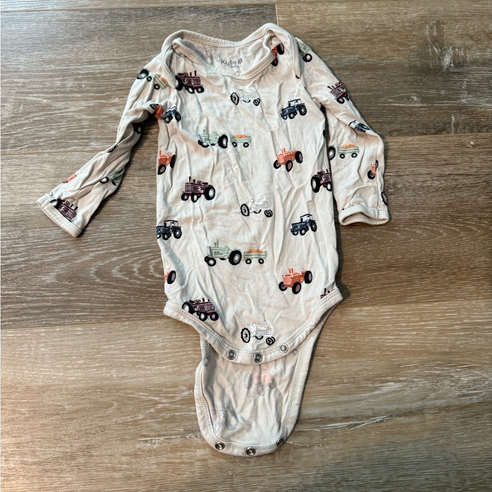 Kyte BABY Bodysuit Tractor Print